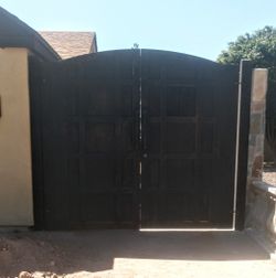 CUSTOM RUSTIC SIDE YARD STEEL GATES