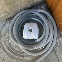 Hayward V-230 Pool Vacuum with 38 Feet Of Hose & Leaf Catcher.