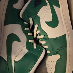 Air Jordan Mid 1 Lucky Green 