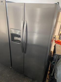 Deal: Frigidaire SxS Stainless w/ Ice Maker — Clean & Ready