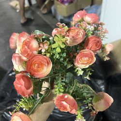 Thousands Of Fake Silk Flowers 