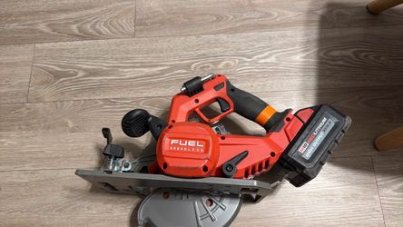 Milwaukee 7-1/4” saw with battery 6.0AH
