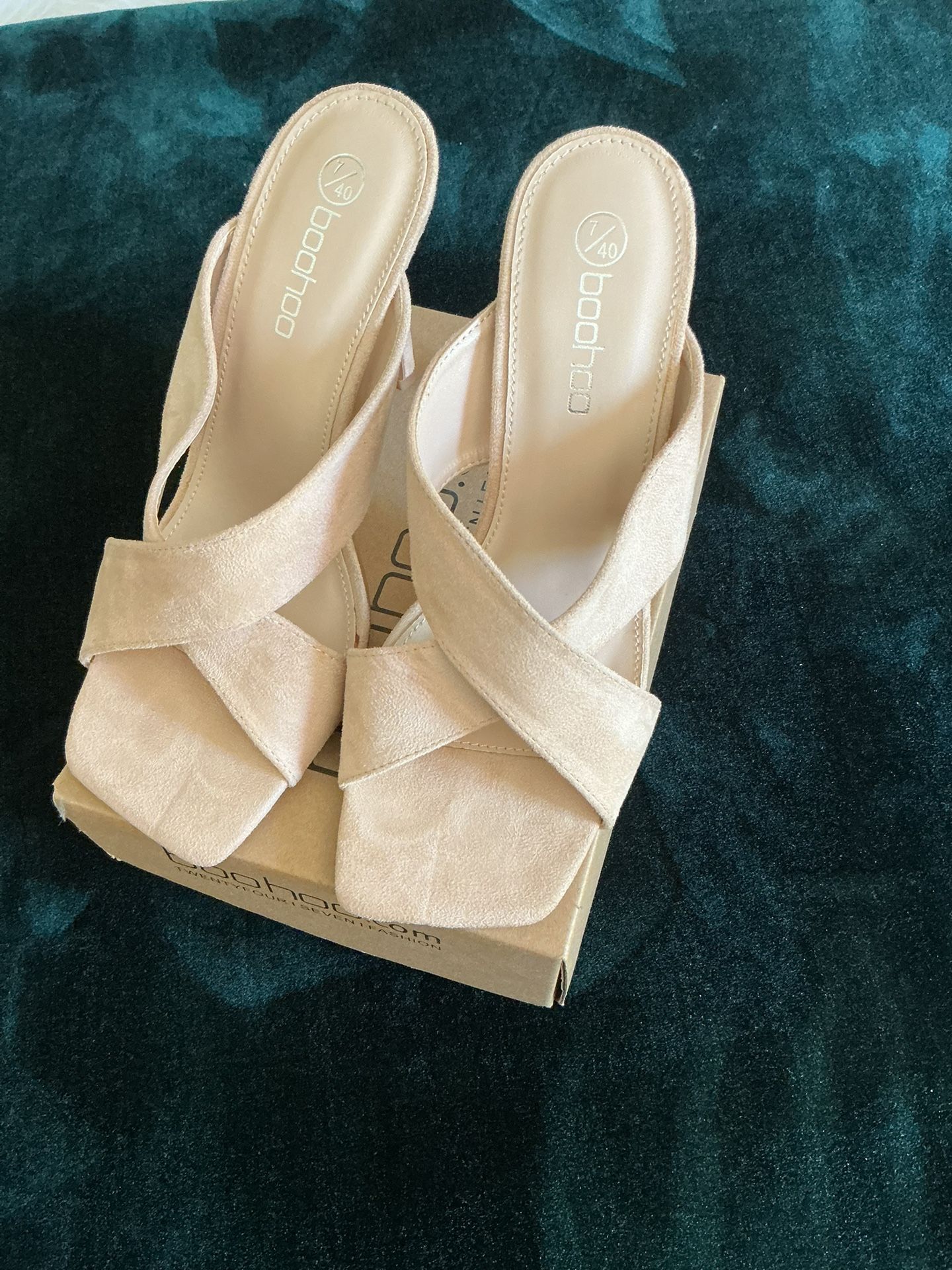 Like New In Box , Nude Heels