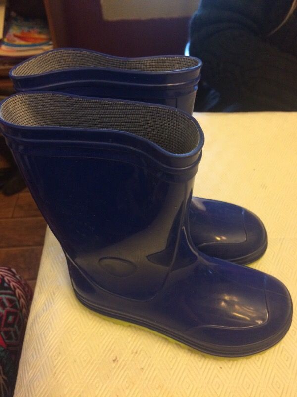 Rain boots size 11