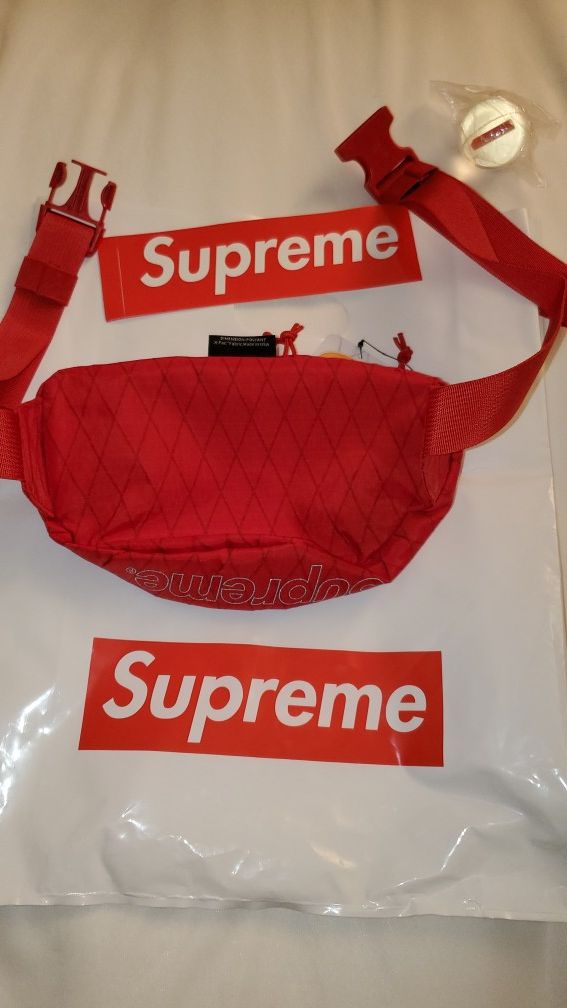 Supreme fw18 waist bag red for Sale in Miami, FL - OfferUp