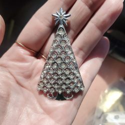 Avante Brooch