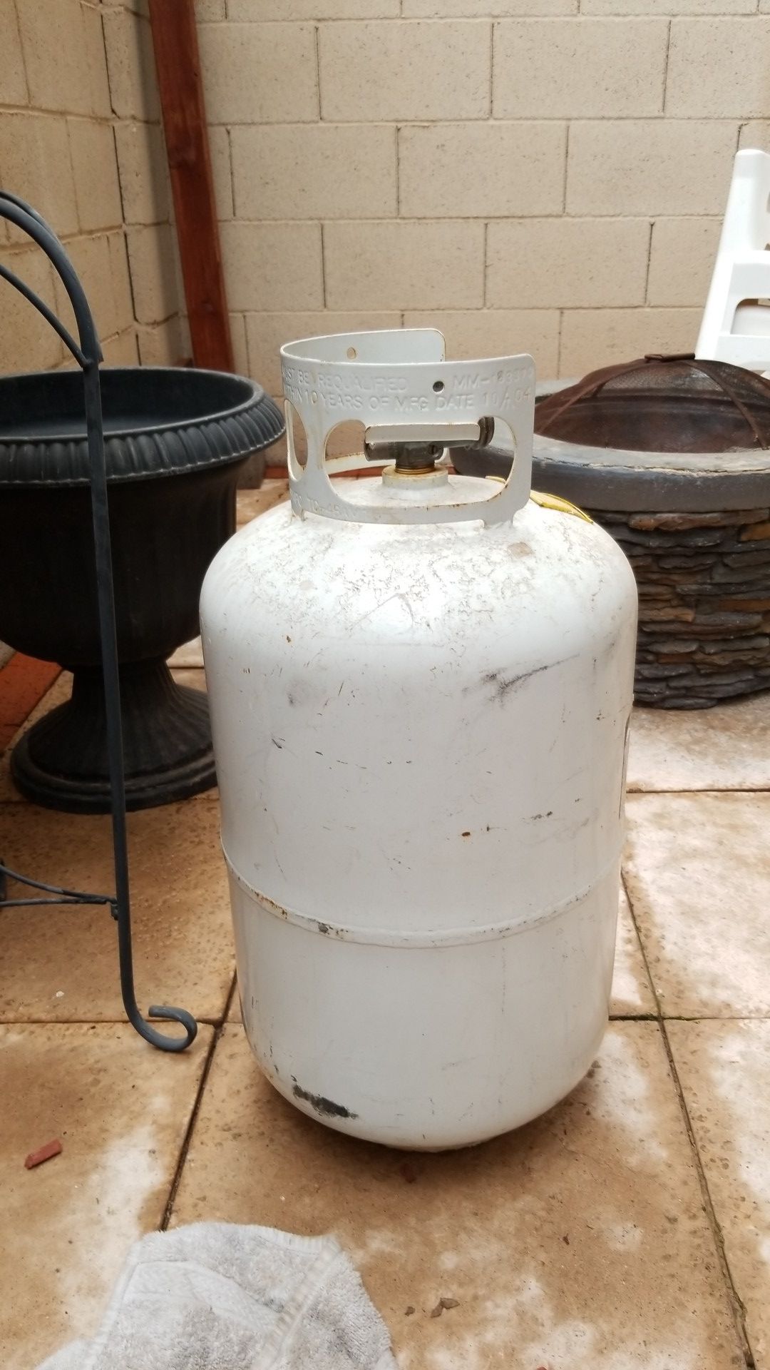 30 lb propane tank