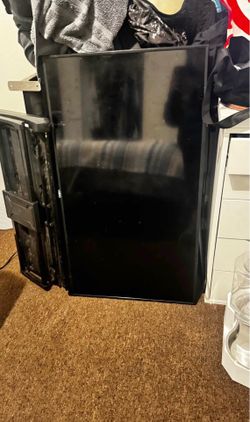 52” TV w mount
