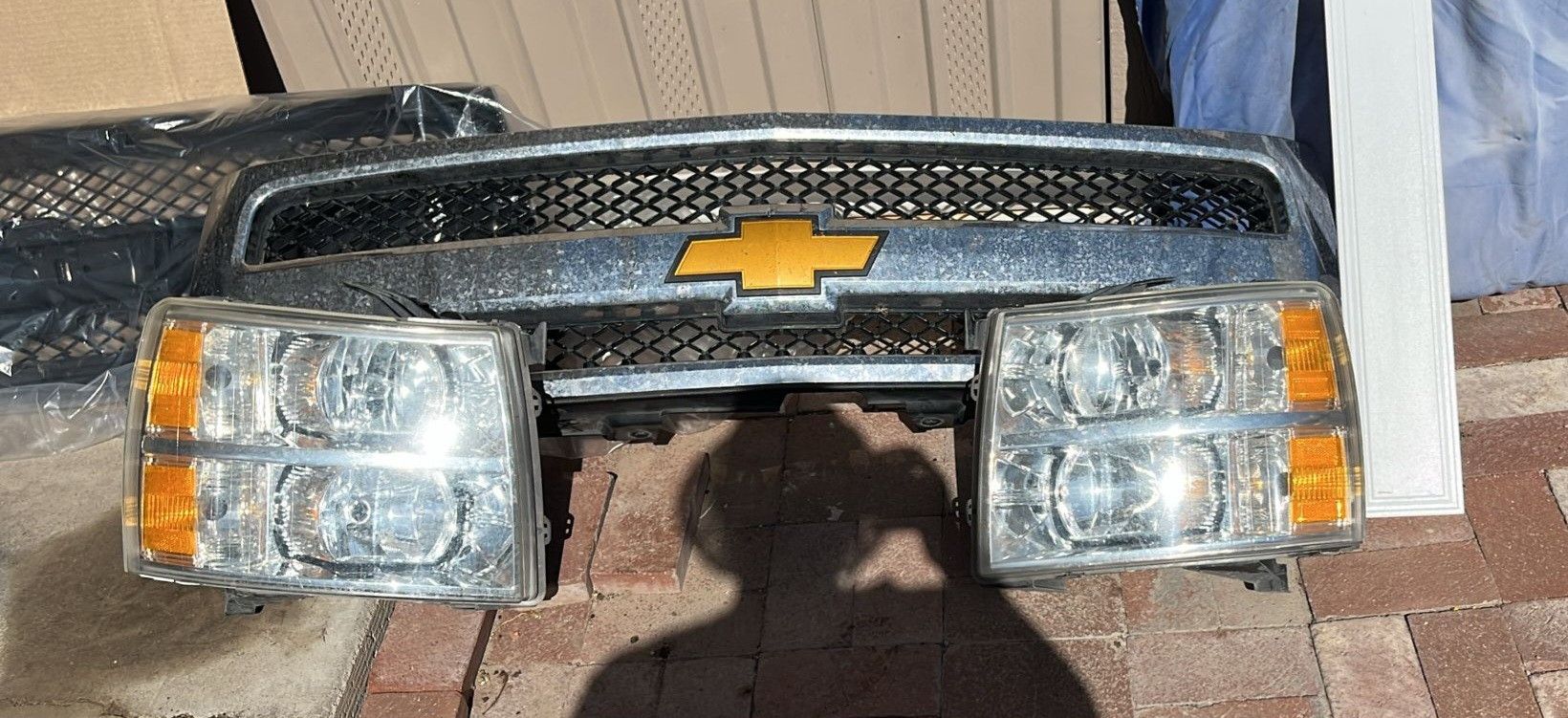 07 - 13 Silverado 1500 Headlights And Grill