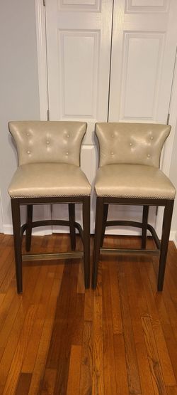 To beautiful hi Chris In beige color