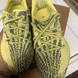 YEEZY 350 BOOST SEMI-FROZEN NEW!!
