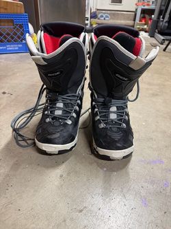 Snowboarding boots