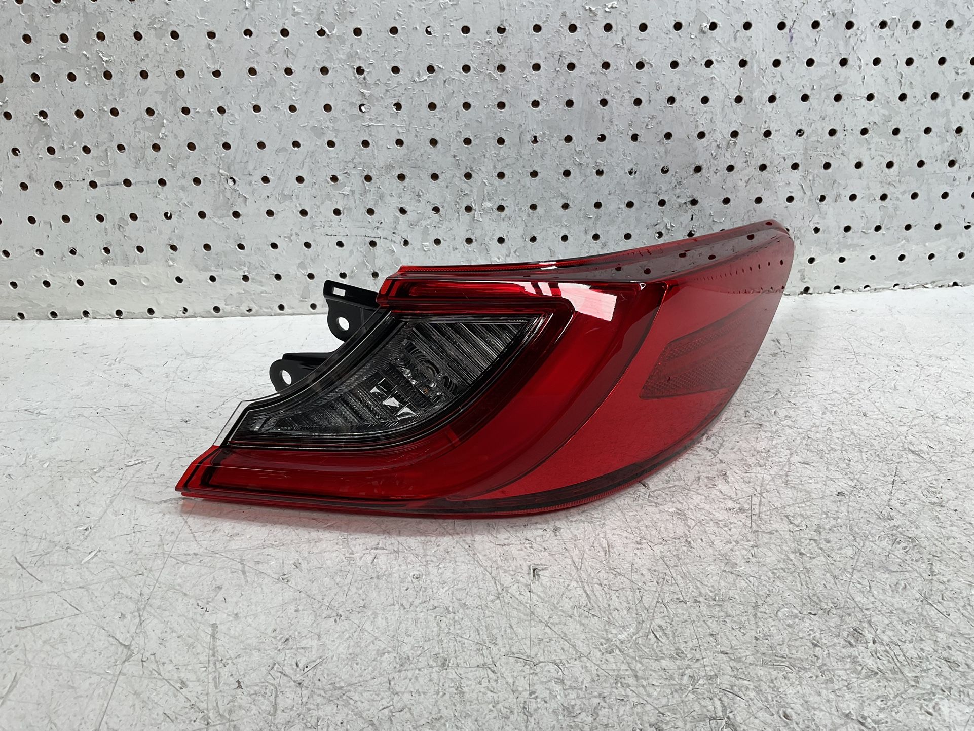 2025 TOYOTA CAMRY RIGHT SIDE TAIL LIGHT OEM