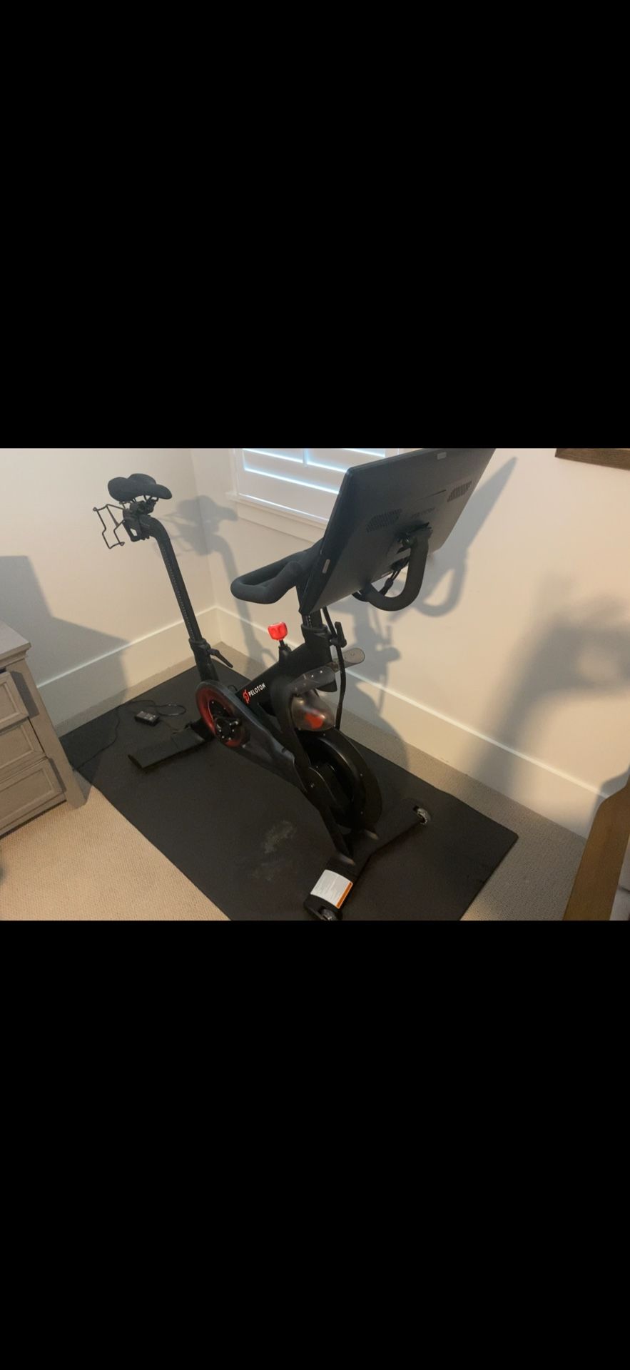 Peloton Bike + 2 Pairs Shoes + Mat – Excellent Condition – Ready to Ride