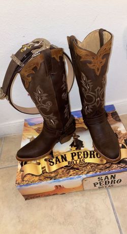 Women boots Size 7 and belts