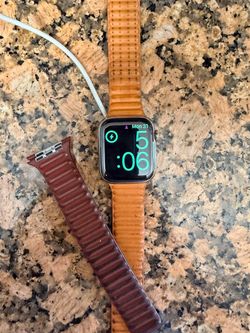 Apple Watch Series 8 Stainless / Gold