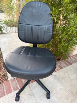 Black Adjustable Rolling Office Chair