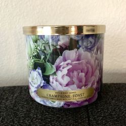 Champagne Toast 3-Wick Candle 🥂