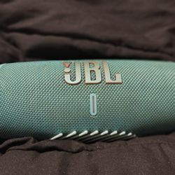 JBL Charge 5