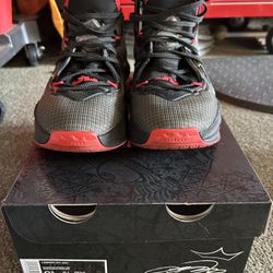 “Nike LeBron 19 GS Size 6.5Y – Excellent Condition”