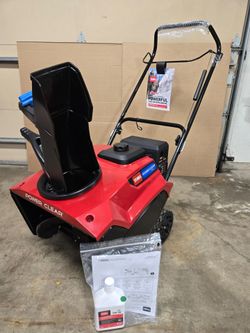 Brand new in box Toro power Clear 721E Snowblower.
Warranty included
$699 out the door price