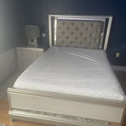 selling queen sized bed,night stand, and desk 