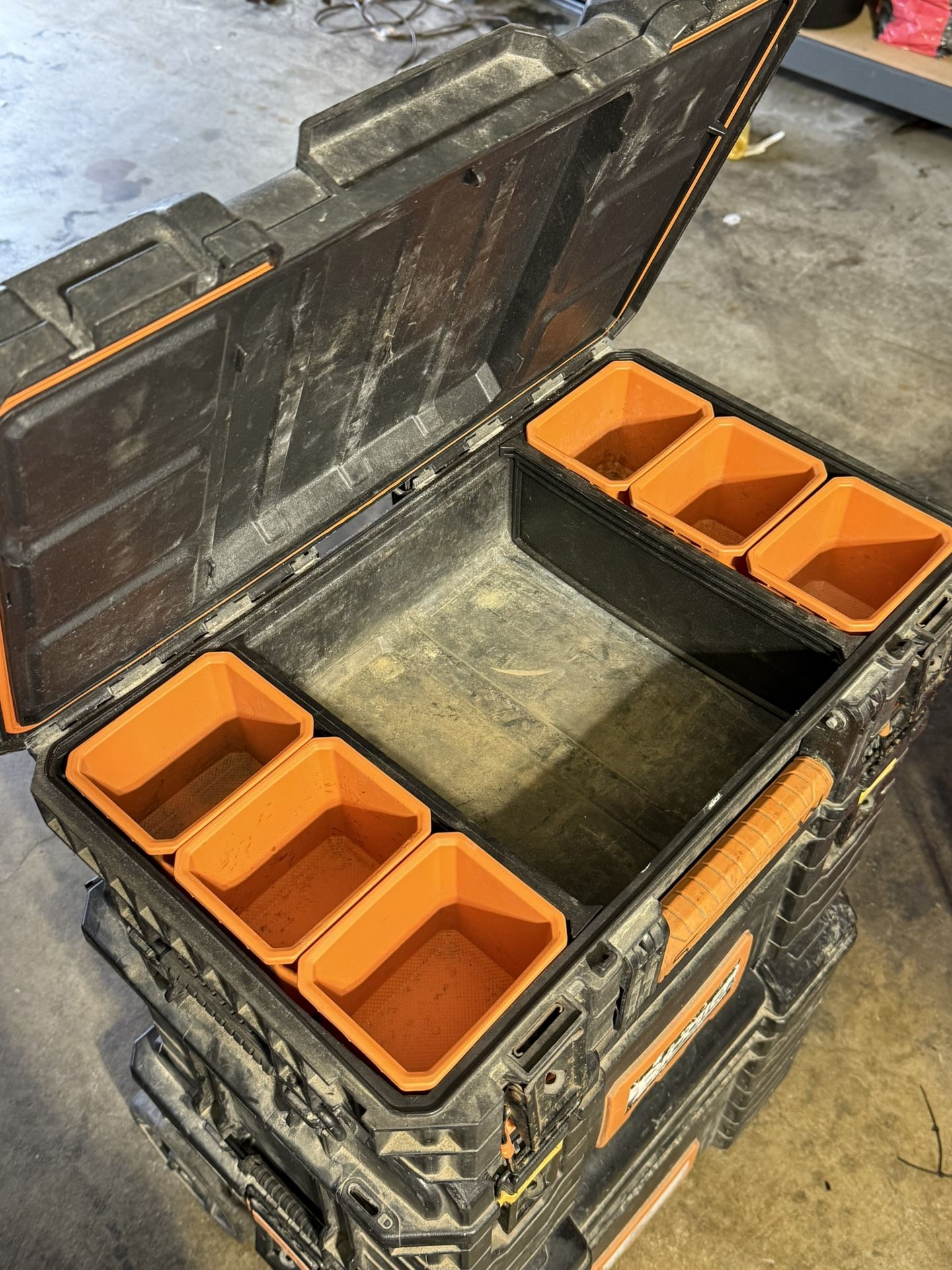 Rigid Mobile tool box  $100