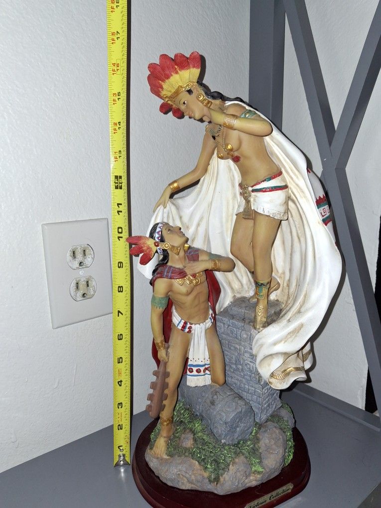 Aztec Romantic Couple Statue