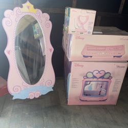Disney Princess TV, VCR/DVD , Telephone & Mirror