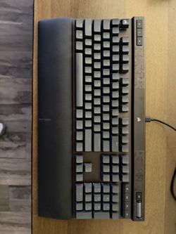 Corsair K70 Max Magnetic Keyboard with Wrist Rest and Nexus Stream Deck