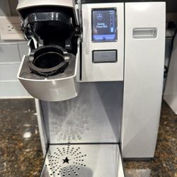Keurig 155 Brewing System with lots of coffee k-cups