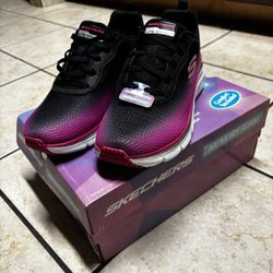 BRAND NEW SKETCHERS 7.5