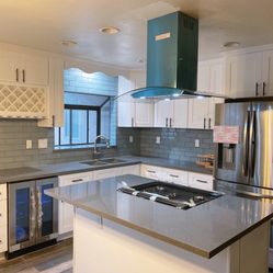 Kitchen Countertops , Backsplash