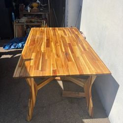 Dining room table