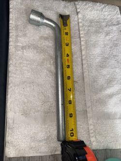  L-shaped lug wrench
