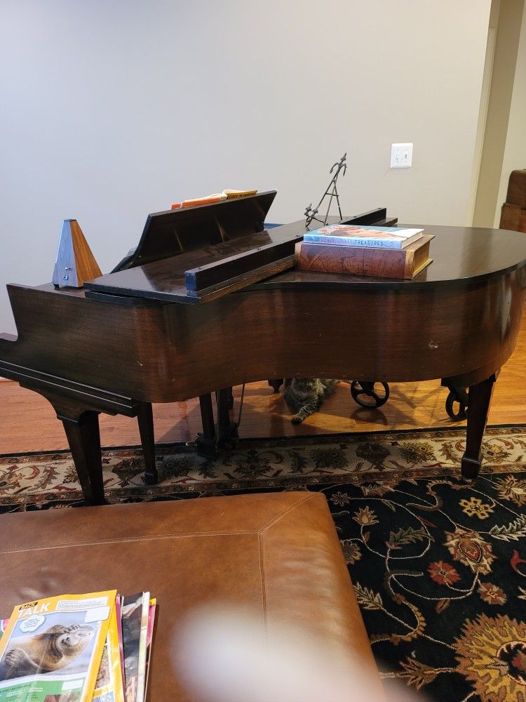 Baldwin Baby GRAND piano