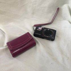 Nikon COOLPIX S3500 Digital Camera With Carrying Case