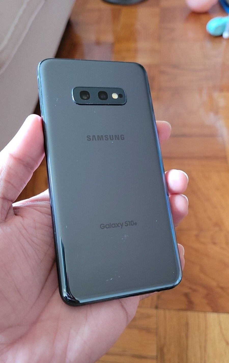 Samsung Galaxy S10e , 128GB , Factory Unlocked, Excellent Condition Like New