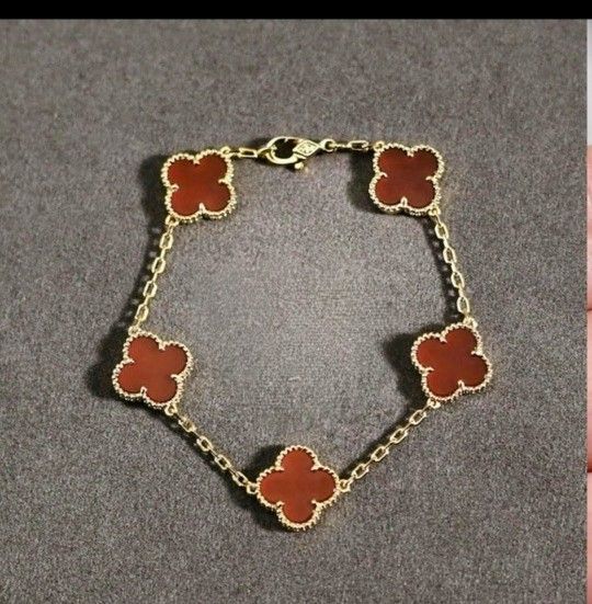 New Van Cleef Clover Bracelet In  Carnelian Red
