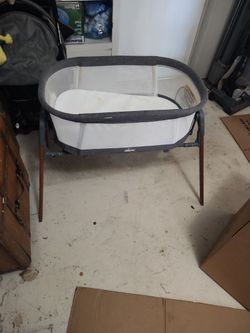 Chicco Baby Swinging Bassinet
