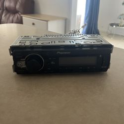 Pioneer Bluetooth Car Stereo MVH-S215BT – Works Good