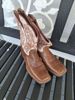 Size 9.5 ariat mui buenas condisiones