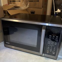 Toshiba Countertop Microwave Oven with Smart Sensor