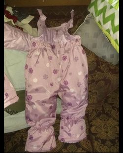 Traje para niña de 4 años ...$25.00 lake mead y civic center