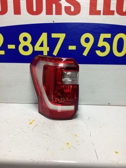 2019 2020 2021 Ford Expedition Taillight
