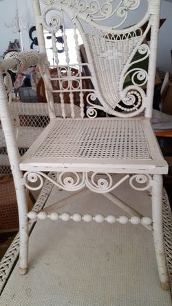 ANTIQUE PHOTOGRAPHER CHAIR