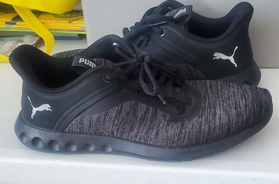 The PUMA Women's Soft Foam Optimal Comfort Size 6 Wns sneaker