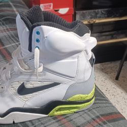 Nike EXCLUSIVE BRAND NEW NEVER WORN Size 10.5