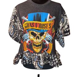 Reworked/Cropped Guns N Roses Band Cropped Graphic Tee Edgy Boho Cropped SZ Larg  The product is a cropped Guns N Roses band graphic tee, perfect for 