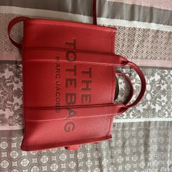 Marc Jacob’s The Tote Bag Red